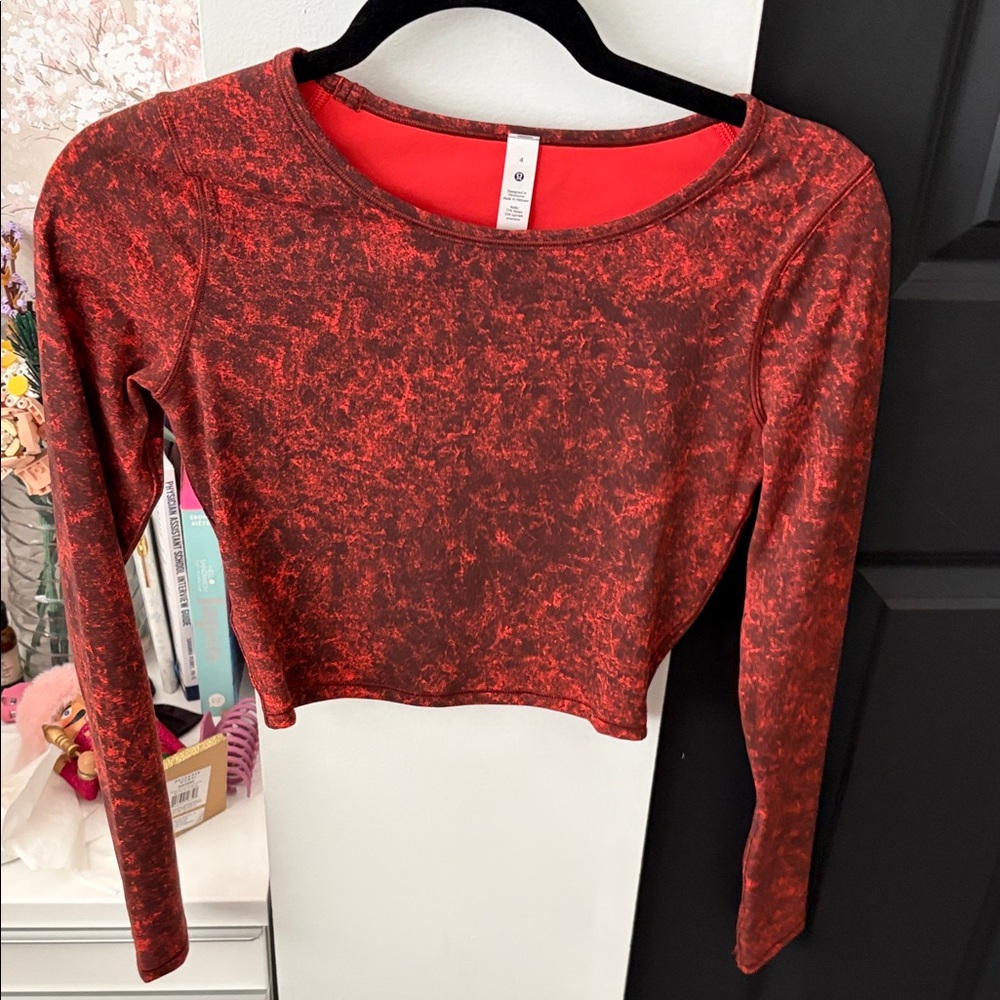 Lululemon cropped Long Sleeve Top